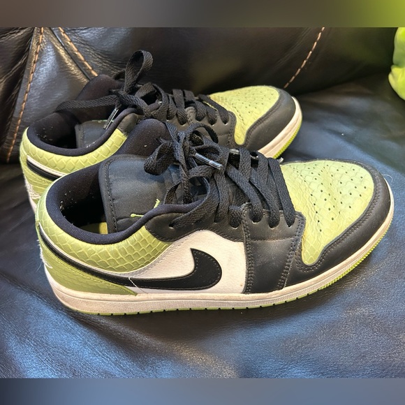 Low air Jordan  retros - Picture 4 of 4